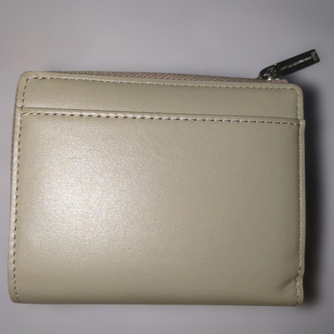 セール　新品　マンハッタナーズ　折り財布　　アンパイアロックを闊歩する　猫