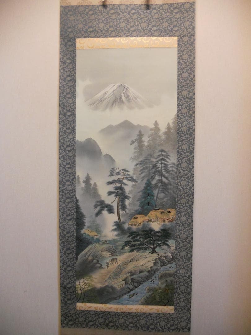 掛け軸 忠義 彩色山水 絹本 希少 軸装 茶道具 掛軸 美品 二重化粧箱 です。