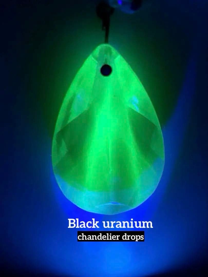 ウランガラス 【ブラックウラン】　1920年　シャンデリアドロップ　フランス