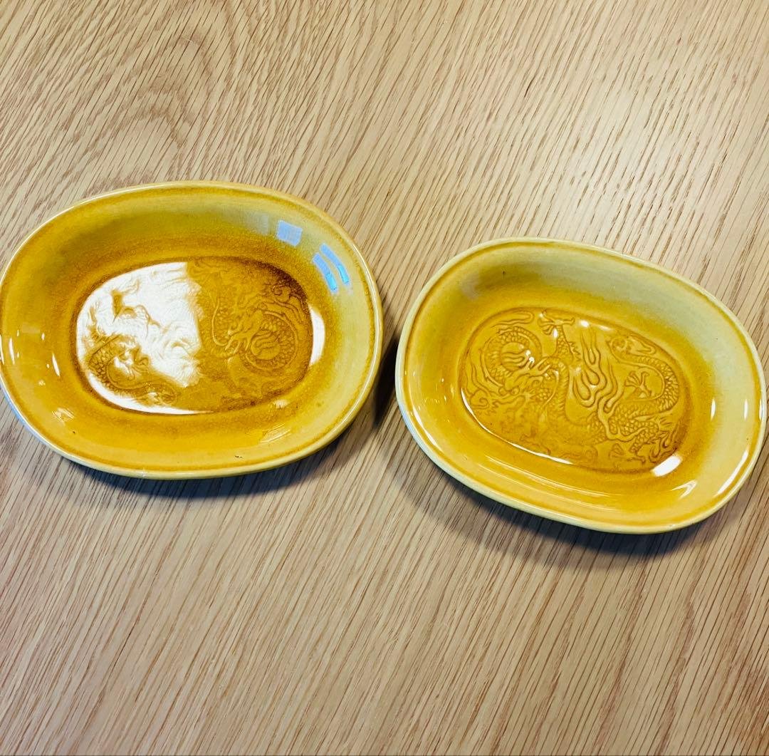 珉平焼　黄釉浮彫龍紋小判皿　2客